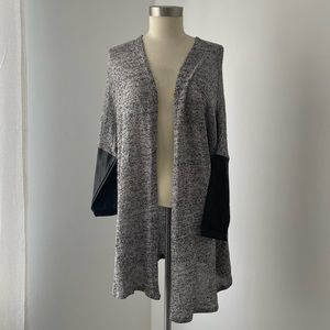 ❣️LAST CHANCE❣️H&M light Cardigan w/ Faux Leather Sleeves Sz M